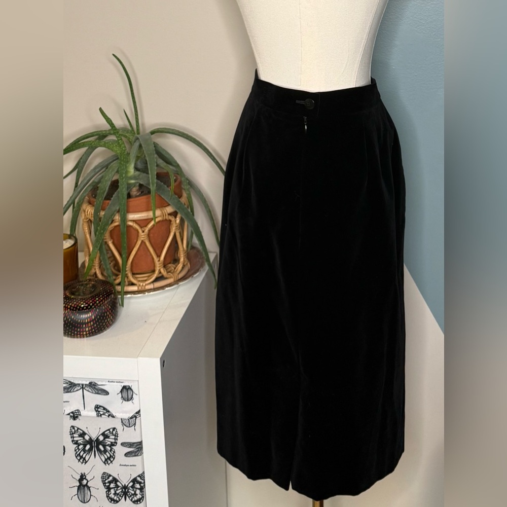 Escada by Margaretha Ley Black Velvet Pencil Skirt Germany 44 (US 8) Vintage - Picture 5 of 10